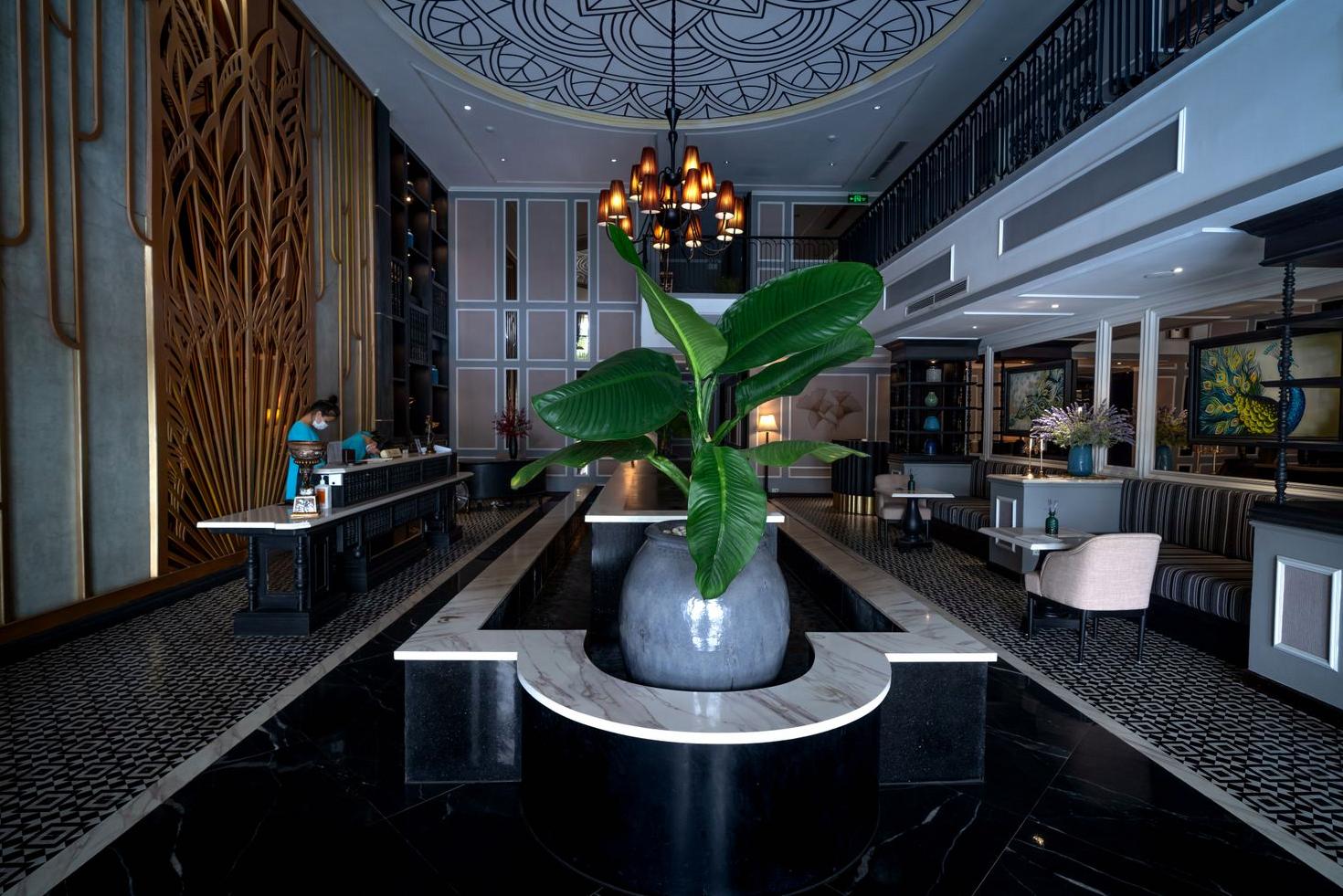Lobby élégant de l'Hôtel Souvenir Vivant